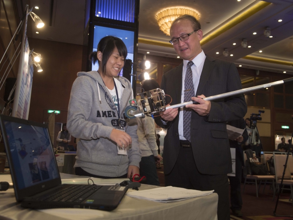 欣賀本校2年7班孫瑜鎂同學榮獲第十四屆旺宏科學獎銀牌獎，指導老師：吳妙欣老師。